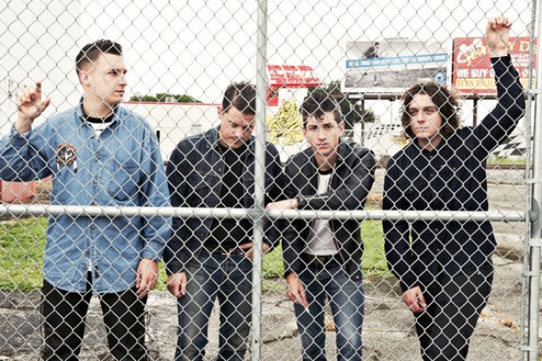 ArcticMonkeys03DC060112