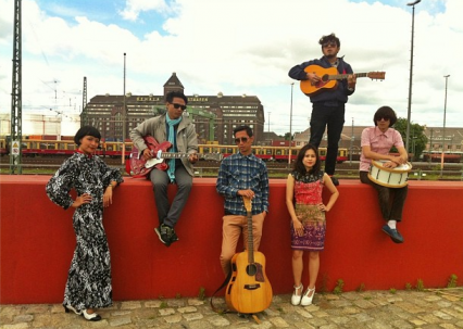 Rilis Jurnal White Shoes and The Couples Company Tur Eropa 2013