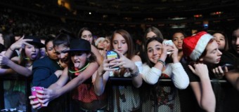 6 Reasons of “Why It’s Okay to Update Social Media at Concerts”